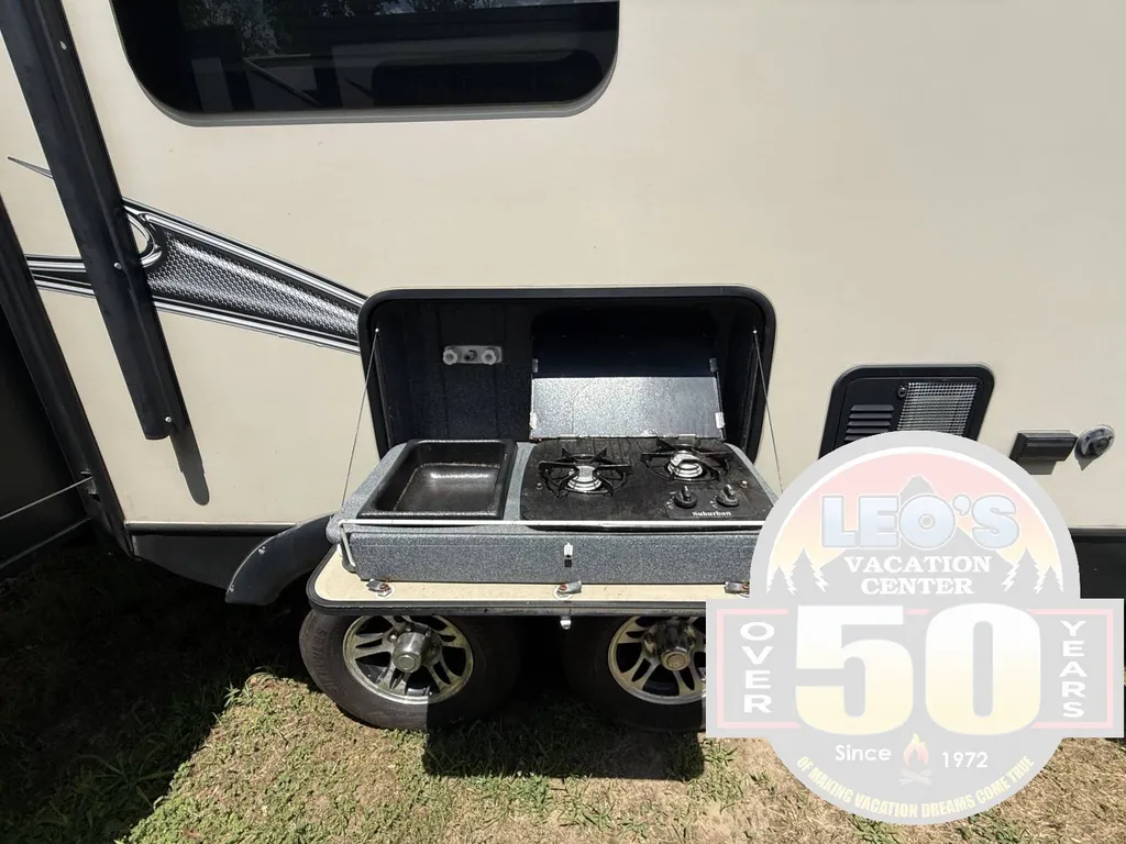 2016 Keystone Outback 298RE, Photos photo 7