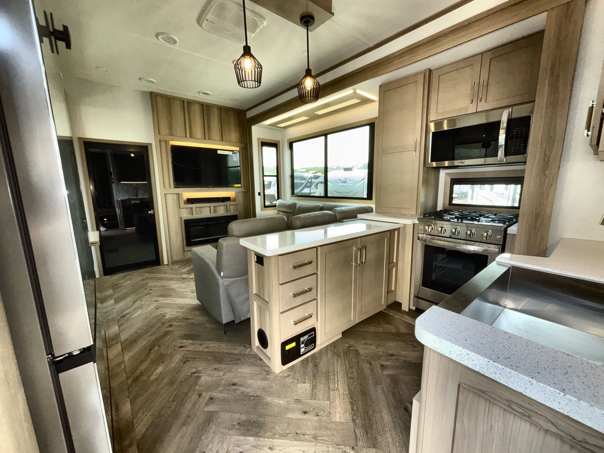 2026 Keystone Raptor 441 — living area main
