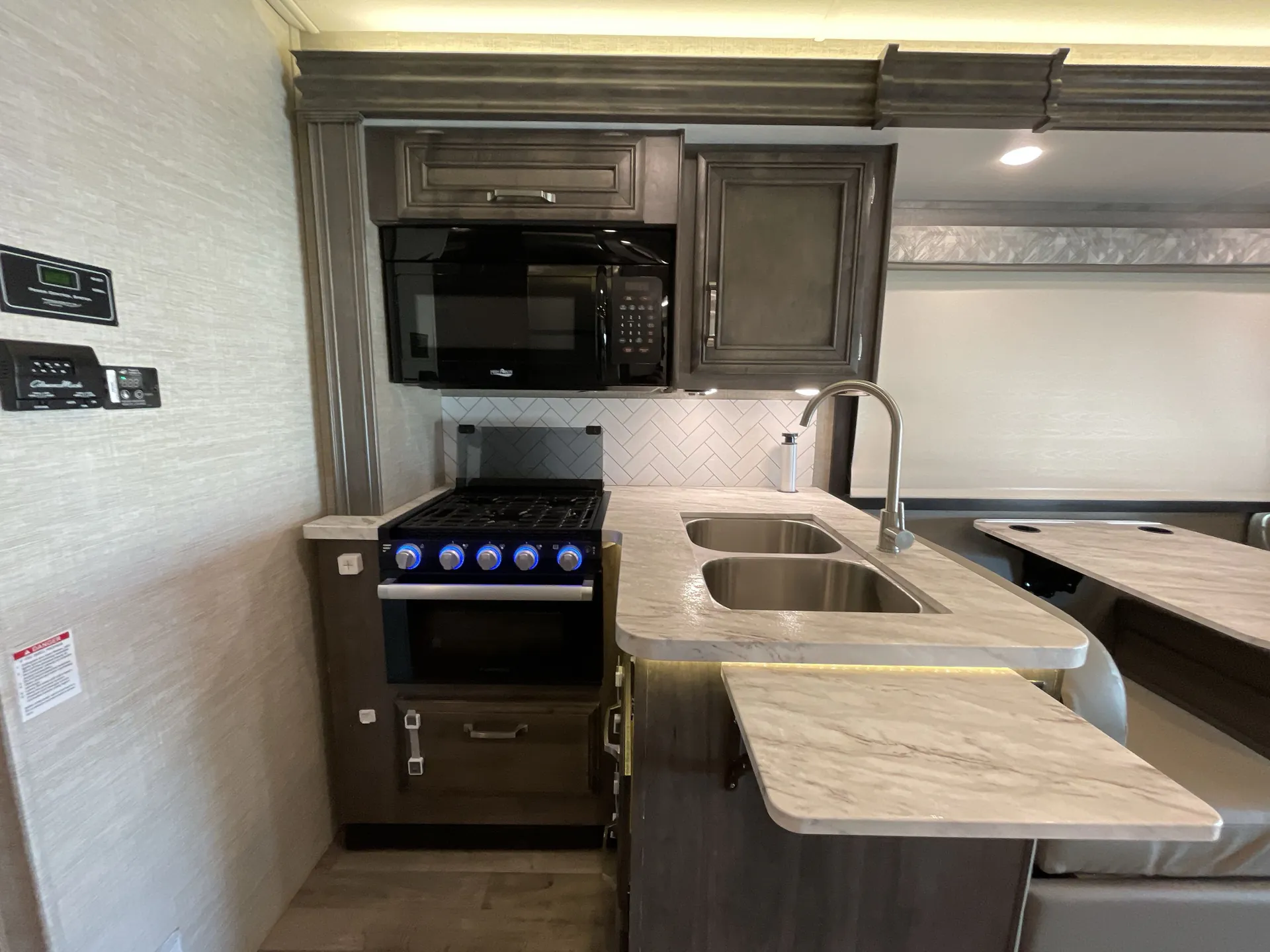 2023 Jayco Greyhawk 27U — living area main