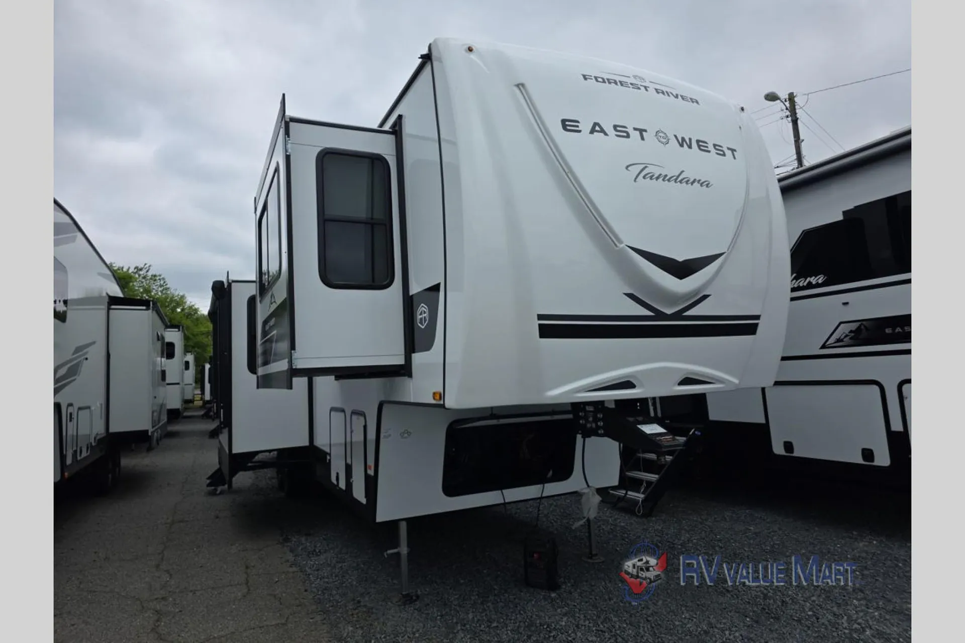 2026 East to West Tandara 390FL - Photo 2