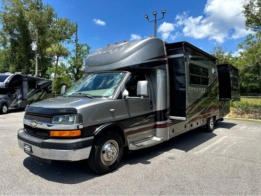 2013 Coachmen Concord 300TS - Photo 3