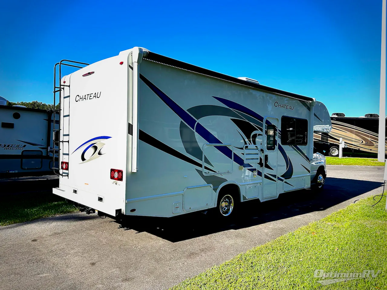 2022 Thor Motor Coach Chateau 27R - Photo 3