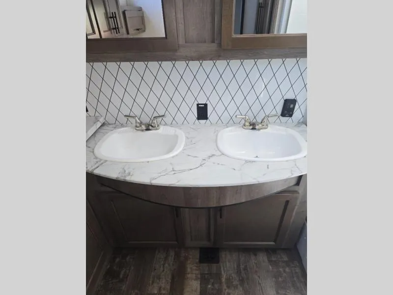 2022 Forest River Sabre 37FLH - Photo 4