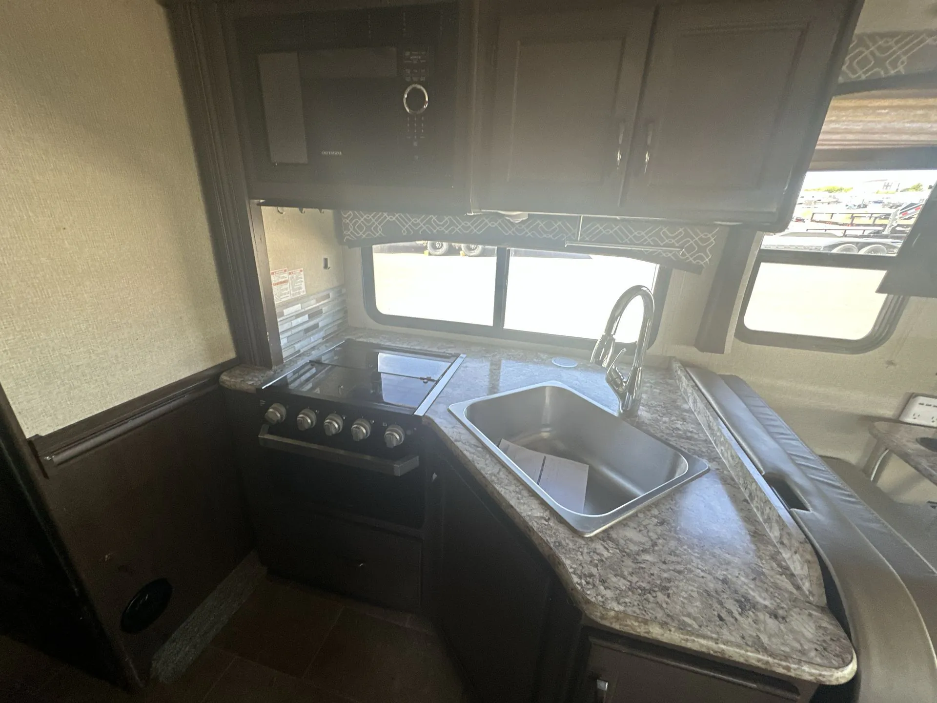 2019 Thor Motor Coach Chateau 28Z - Photo 4