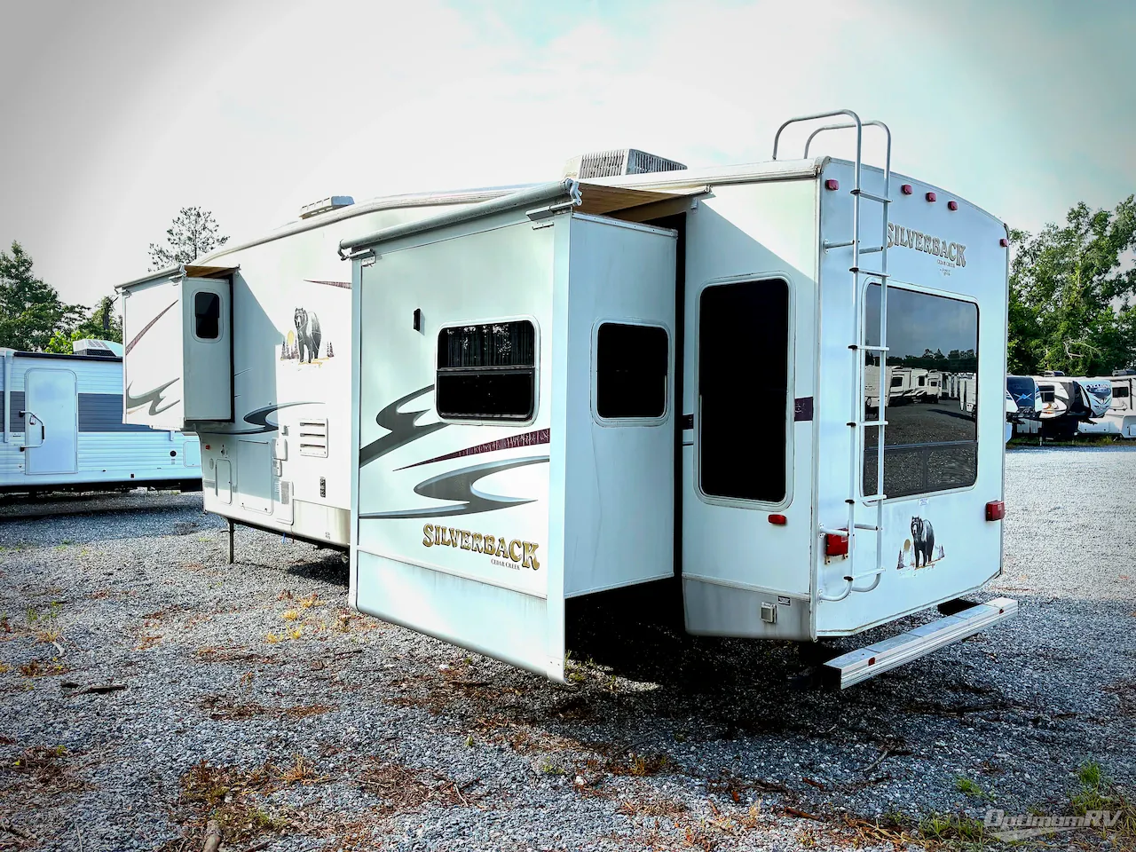 2007 Forest River Cedar Creek Silverback 33LCDTS - Photo 4