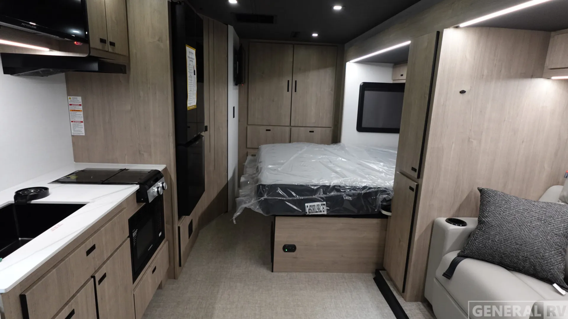 2026 Grand Design Lineage Series M 25FW - Photo 3