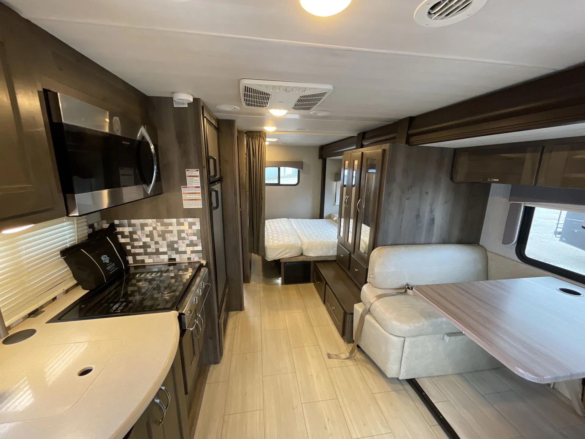 2020 Nexus Viper 25V — living area main
