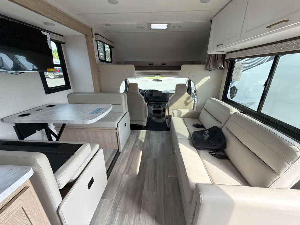 2027 Thor Motor Coach Freedom Elite 31FE, Photos photo 3