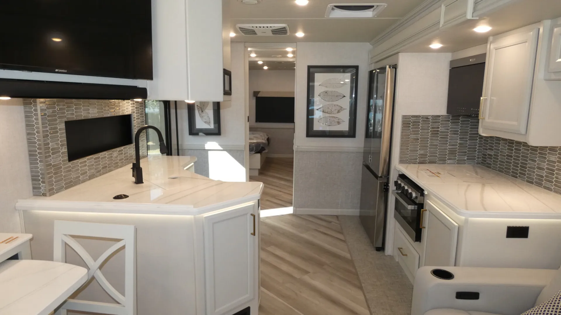 2026 Fleetwood Bounder 35GL - Photo 3