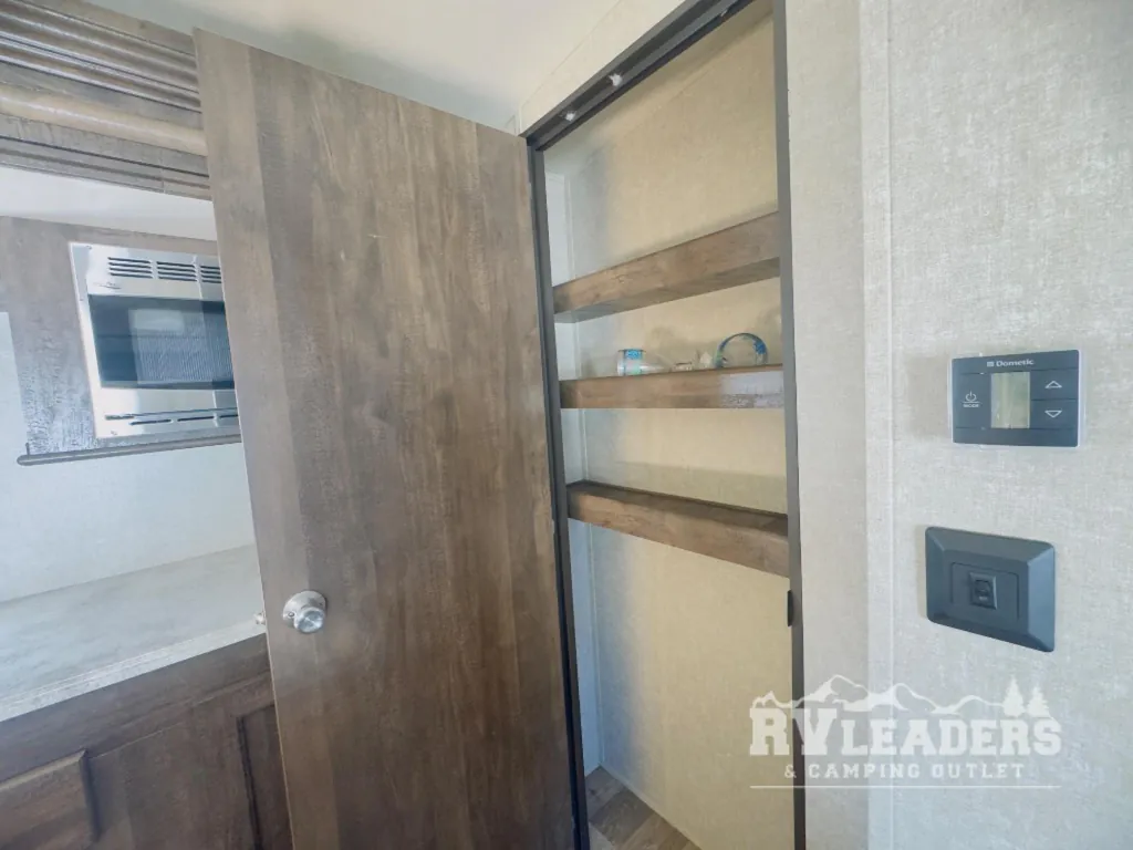 2017 Forest River Vibe 313BHS, Photos photo 7