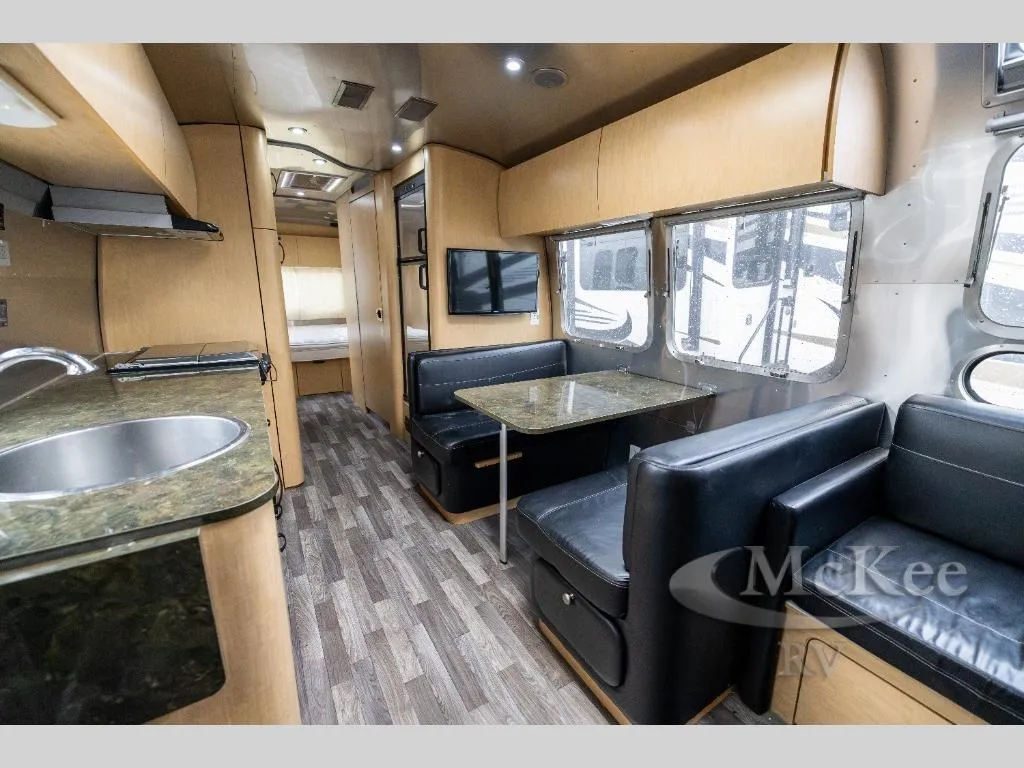 2015 Airstream Flying Cloud 30 - Photo 3
