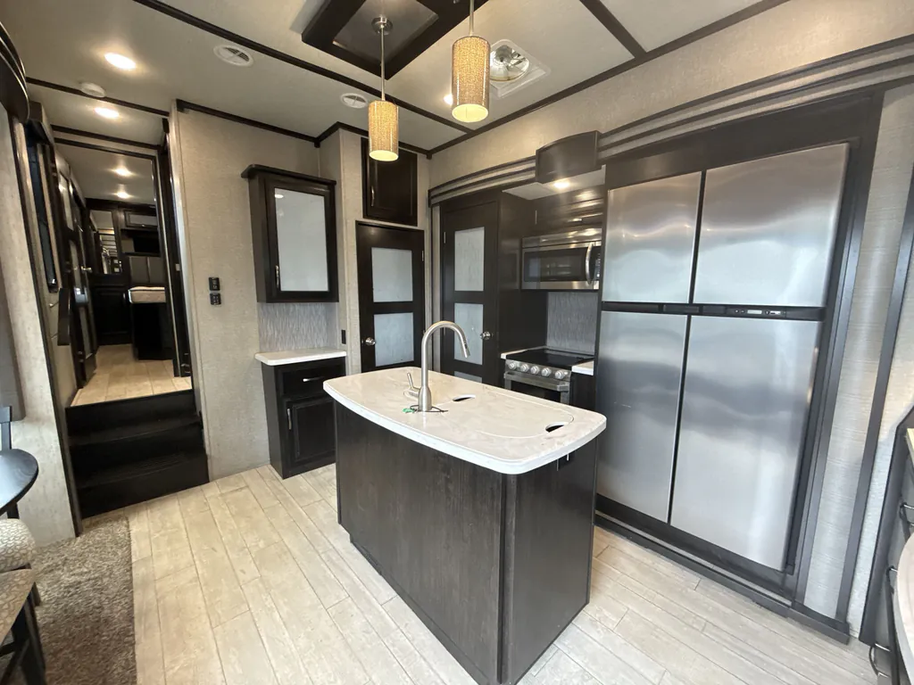 2018 Grand Design Momentum 376TH, Photos photo 2