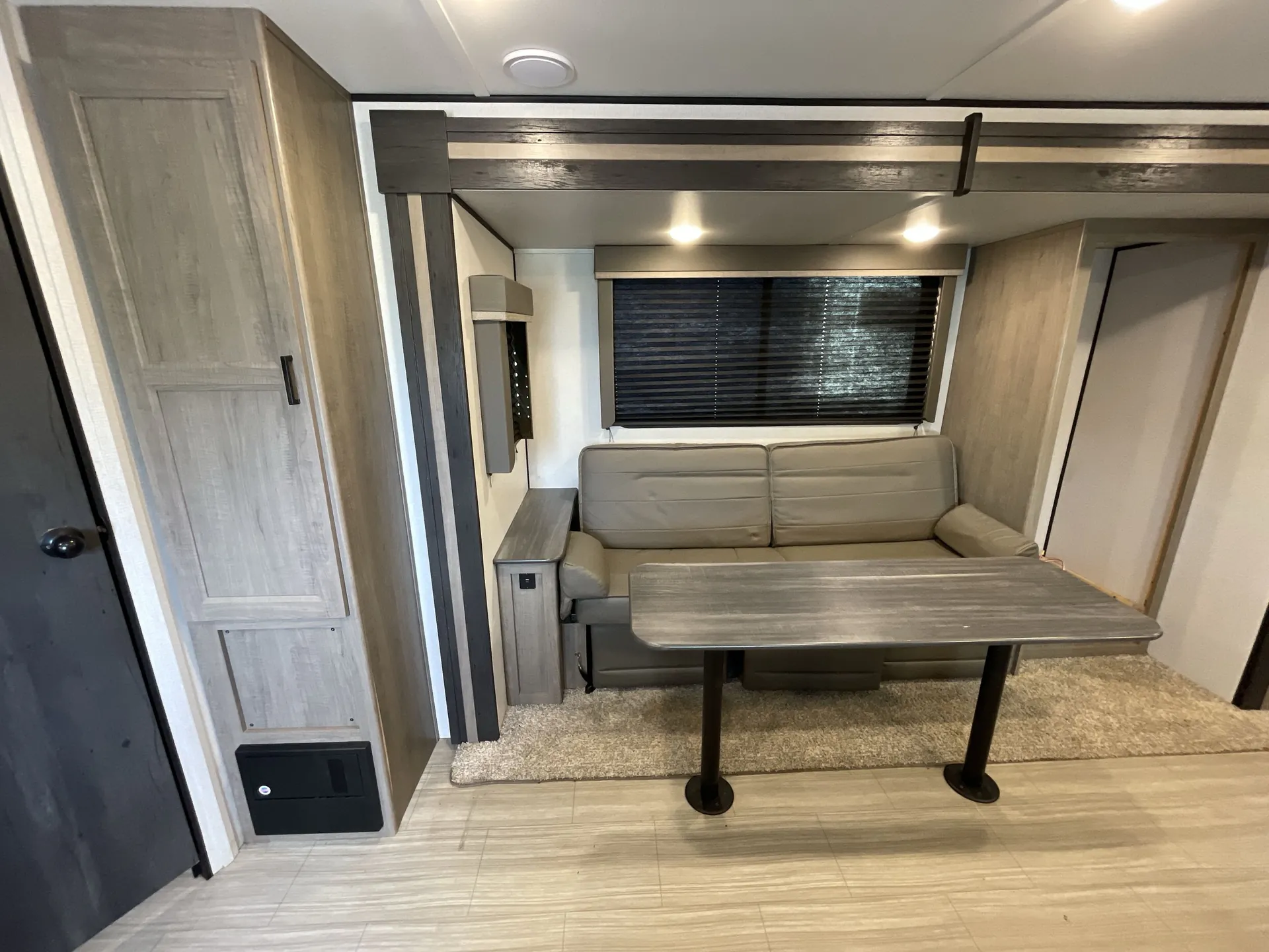 2021 Keystone Hideout 250BH — living area main