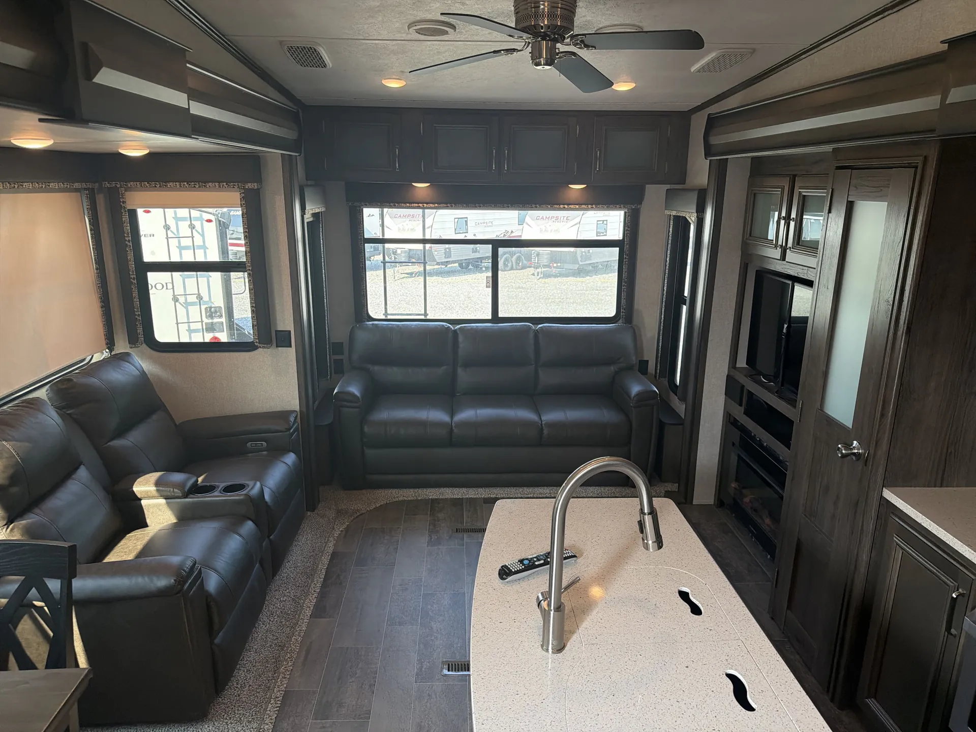 2019 Keystone Montana High Country 331RL — living area main