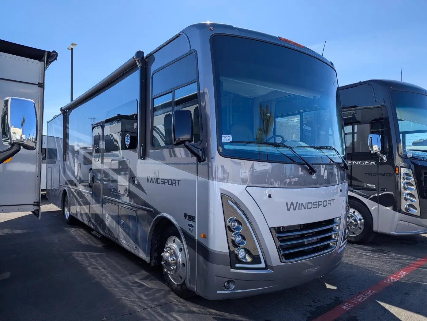 2026 Thor Motor Coach Windsport 35J - Photo 2