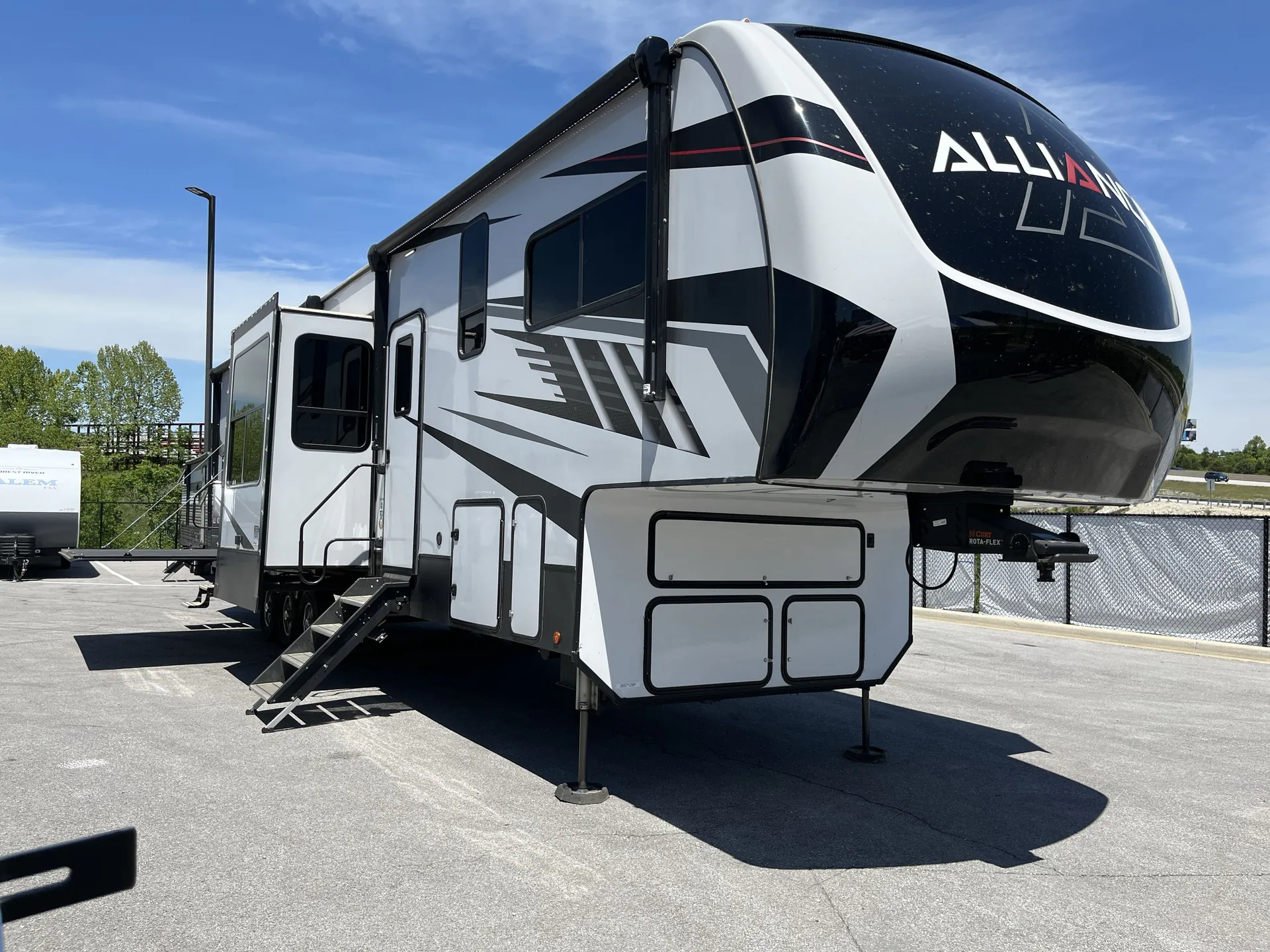 2023 Alliance RV Valor 42V13 - Photo 2