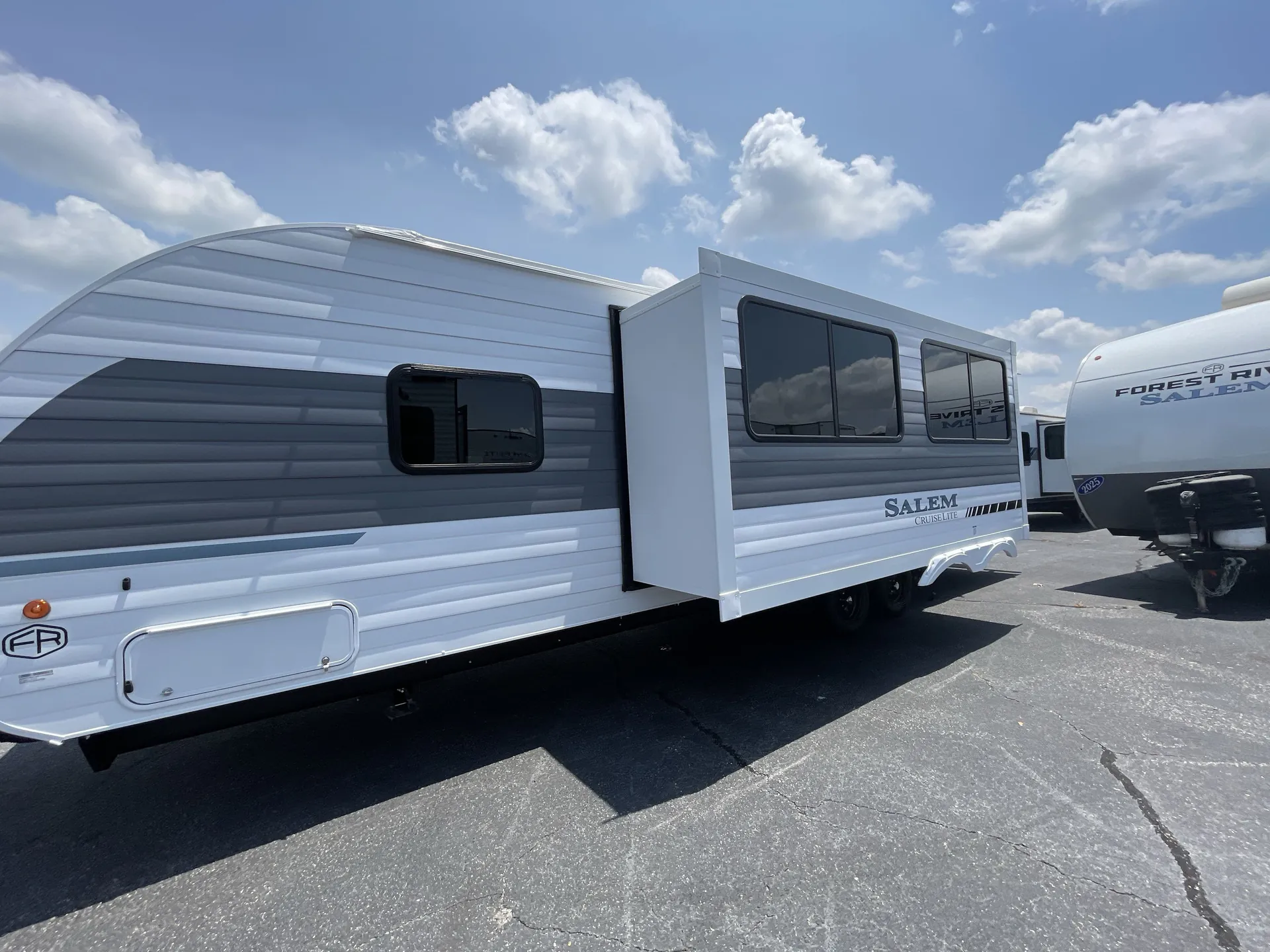 2027 Forest River Salem Cruise Lite 28VBXL — off campside