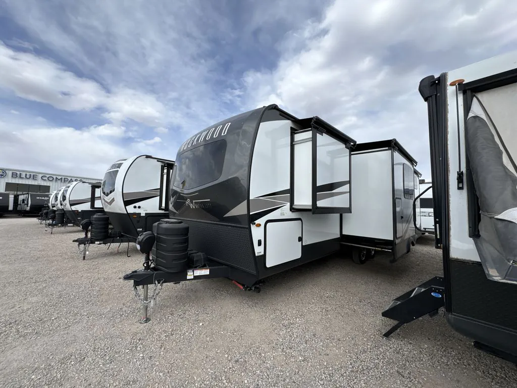 2025 Forest River Rockwood Ultra Lite 2616BH - Photo 3