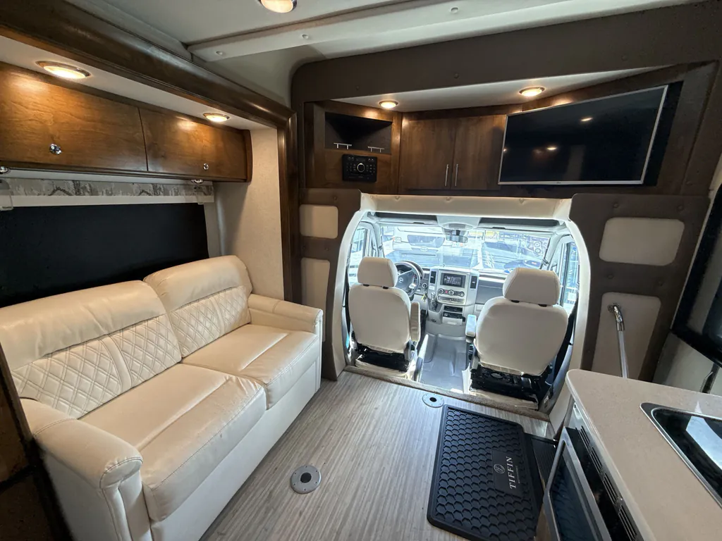 2018 Tiffin Wayfarer 24 BW, Photos photo 4