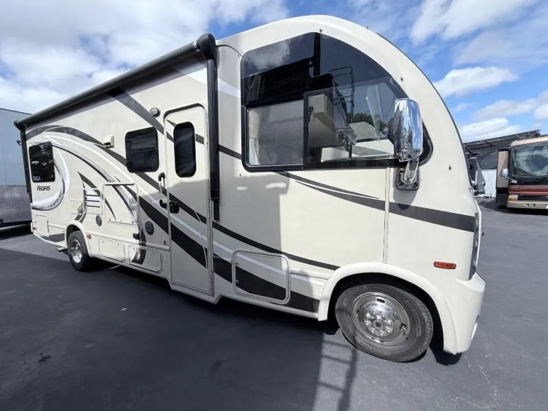 2016 Thor Motor Coach Vegas 252 - Photo 2