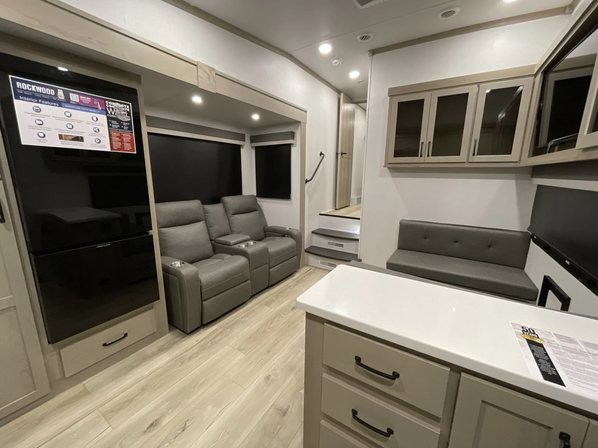 2025 Forest River Rockwood Signature R282RK - Photo 3