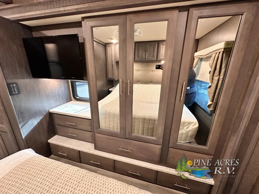 2022 Thor Motor Coach Challenger 35MQ, Photos photo 48