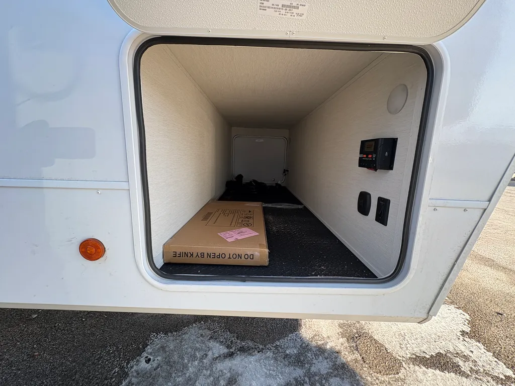 2026 Forest River Cherokee Alpha Wolf 33BH, Photos photo 3