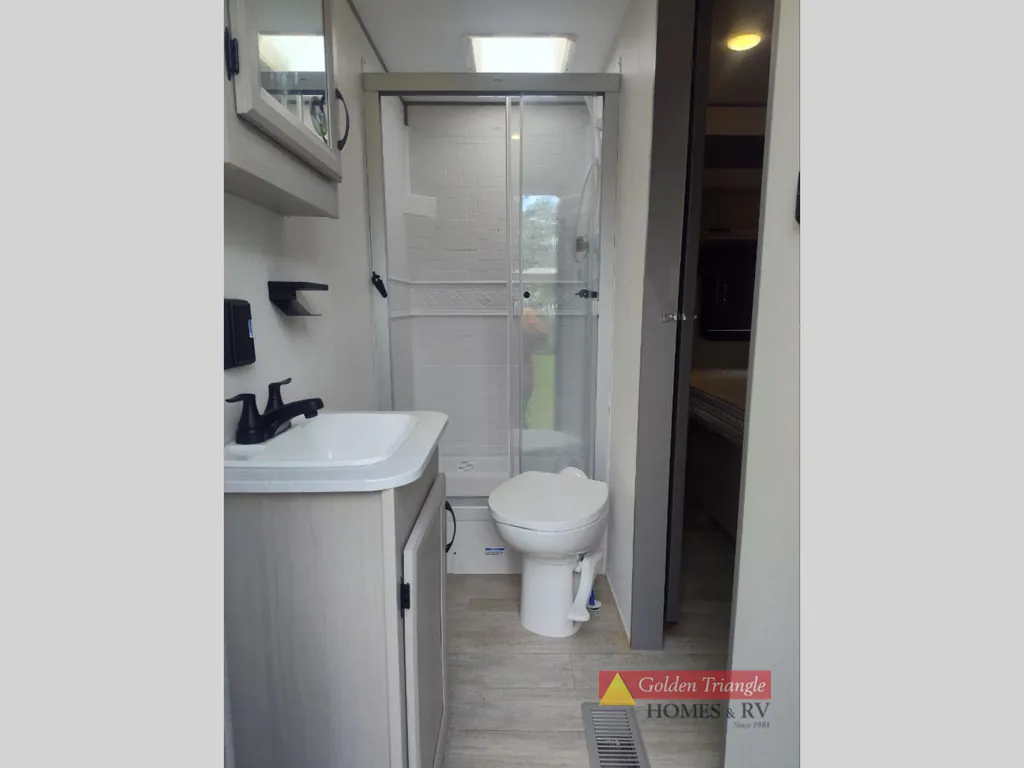 2027 Coachmen Catalina Legacy Edition 333DBDSCK, Photos photo 12
