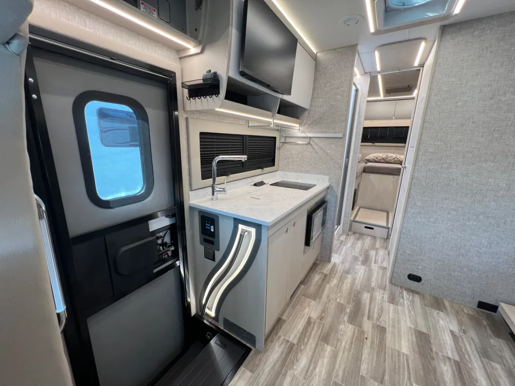 2025 Tiffin Wayfarer 25 XLW, Photos photo 6