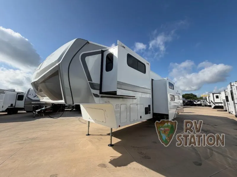 2027 Alliance RV Avenue 39MBR - Photo 2