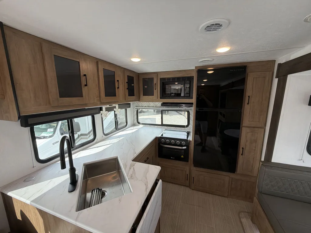 2024 Coachmen Freedom Express Ultra Lite 274RKS, Photos photo 12