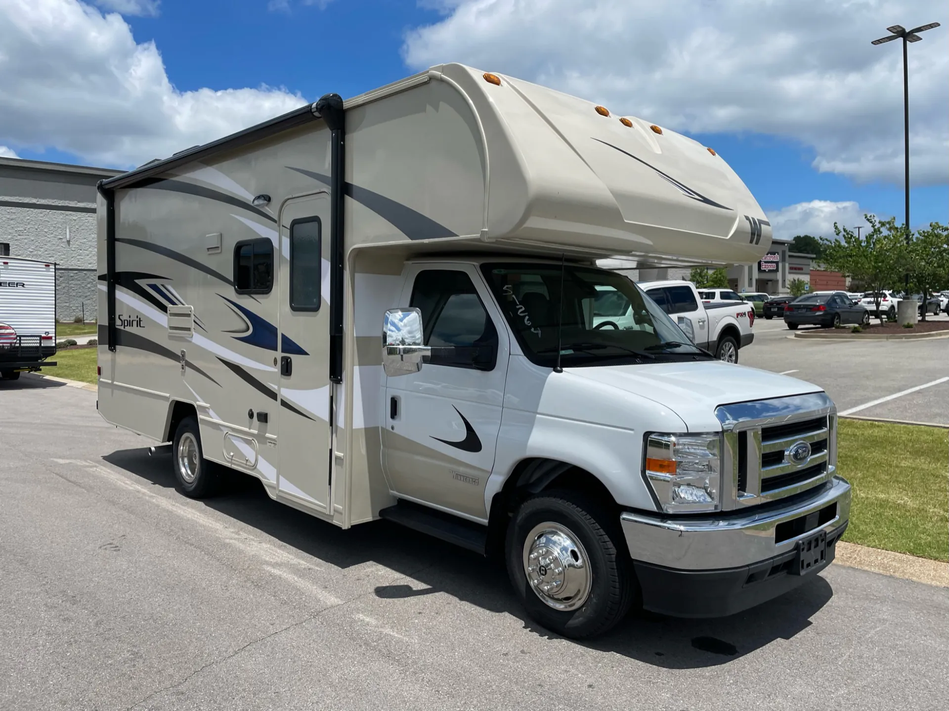 2025 Winnebago Spirit 22M - Photo 2