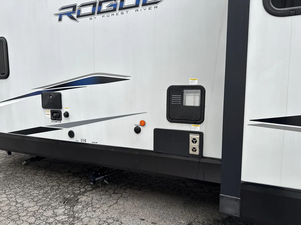 2022 Forest River Vengeance Rogue 26V, Photos photo 6