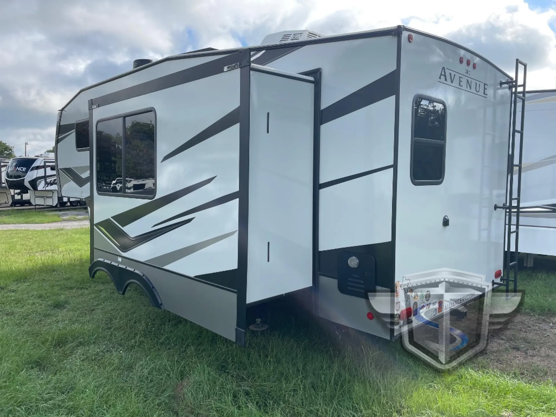 2023 Alliance RV Avenue 22ML - Photo 4