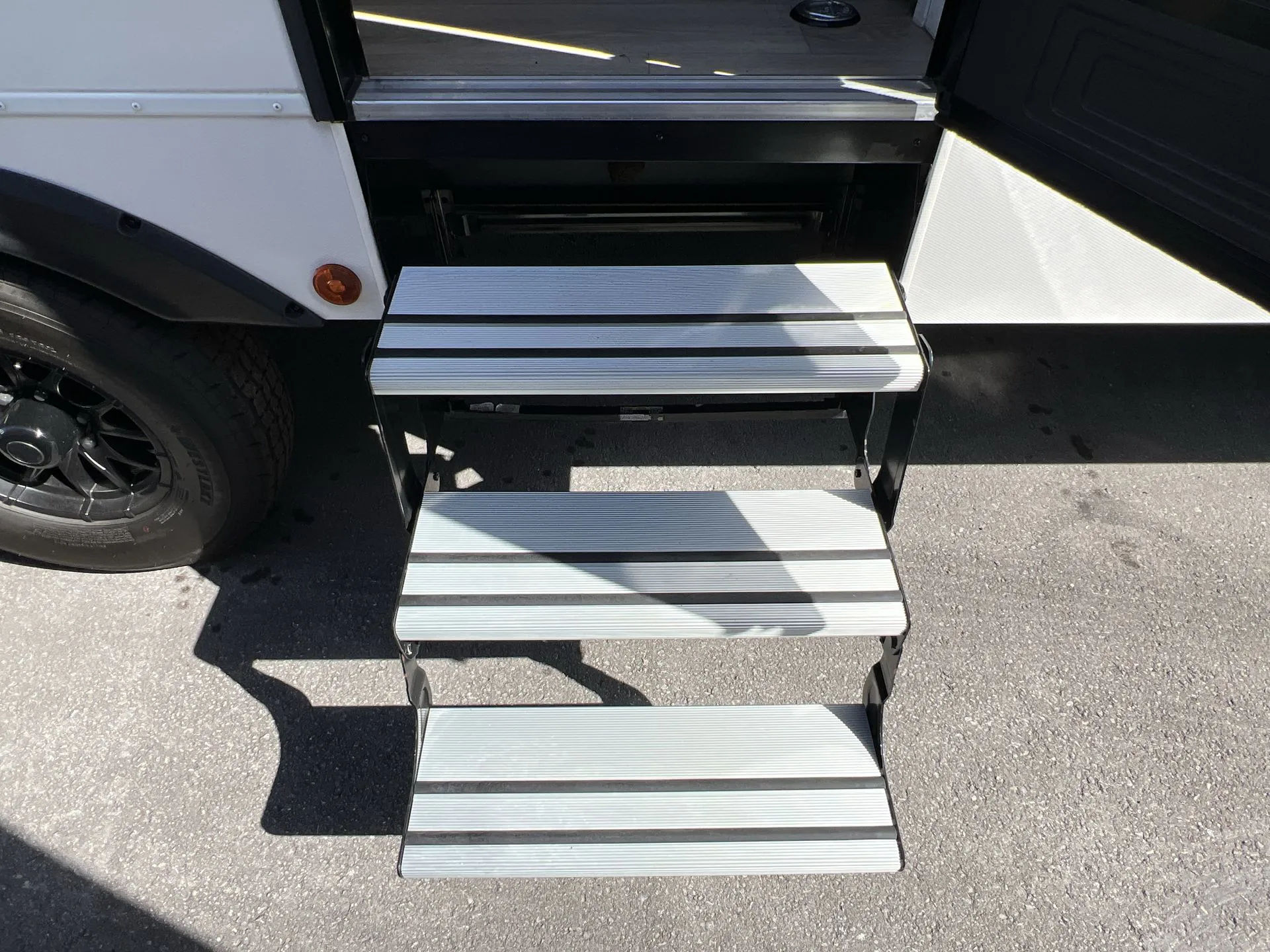 2025 Alliance RV Valor 21T15 - Photo 2