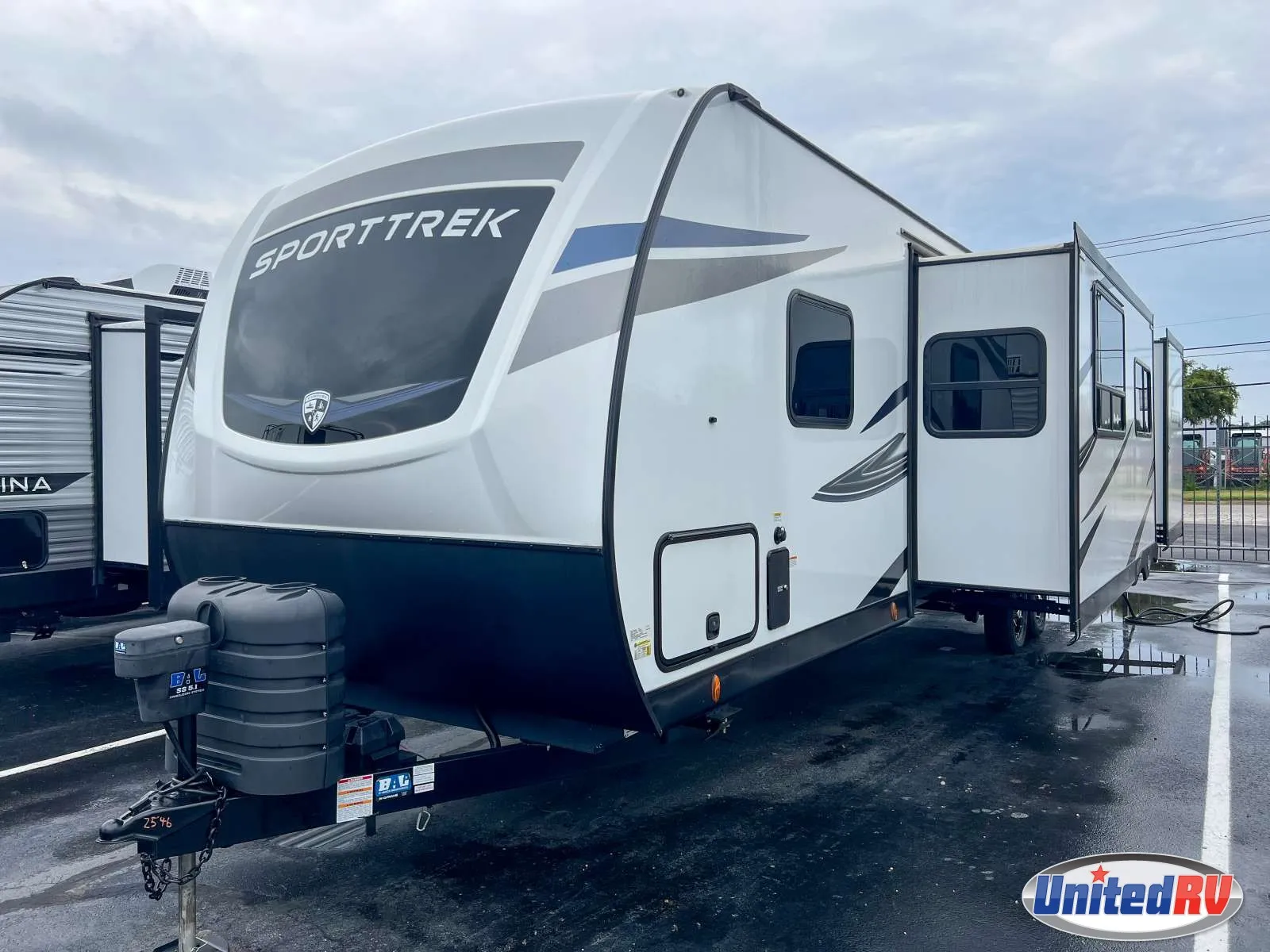 2025 VENTURE RV SPORTTREK 332VBH - Photo 4