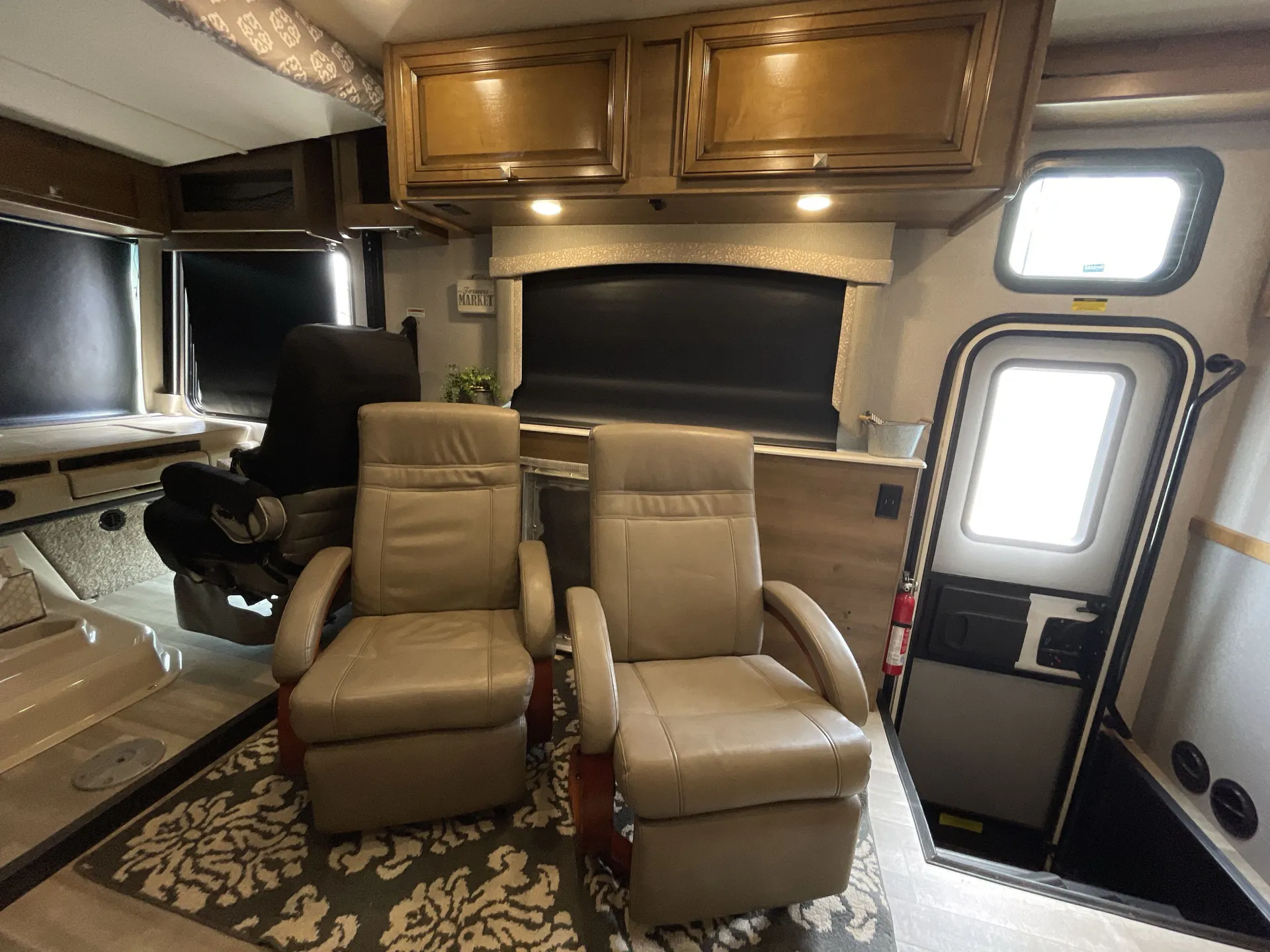 2019 fleetwood Flair 28A — living area main