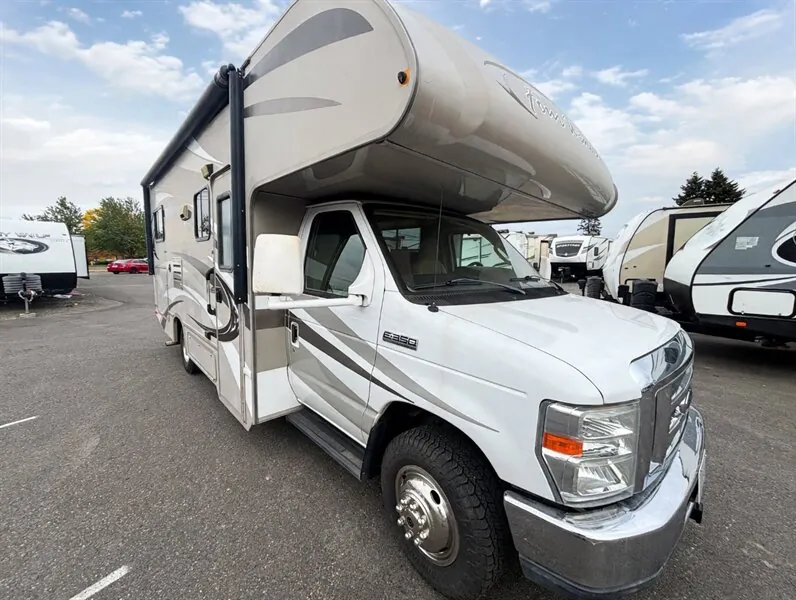 2014 Thor Motor Coach Four Winds 24C - Photo 4