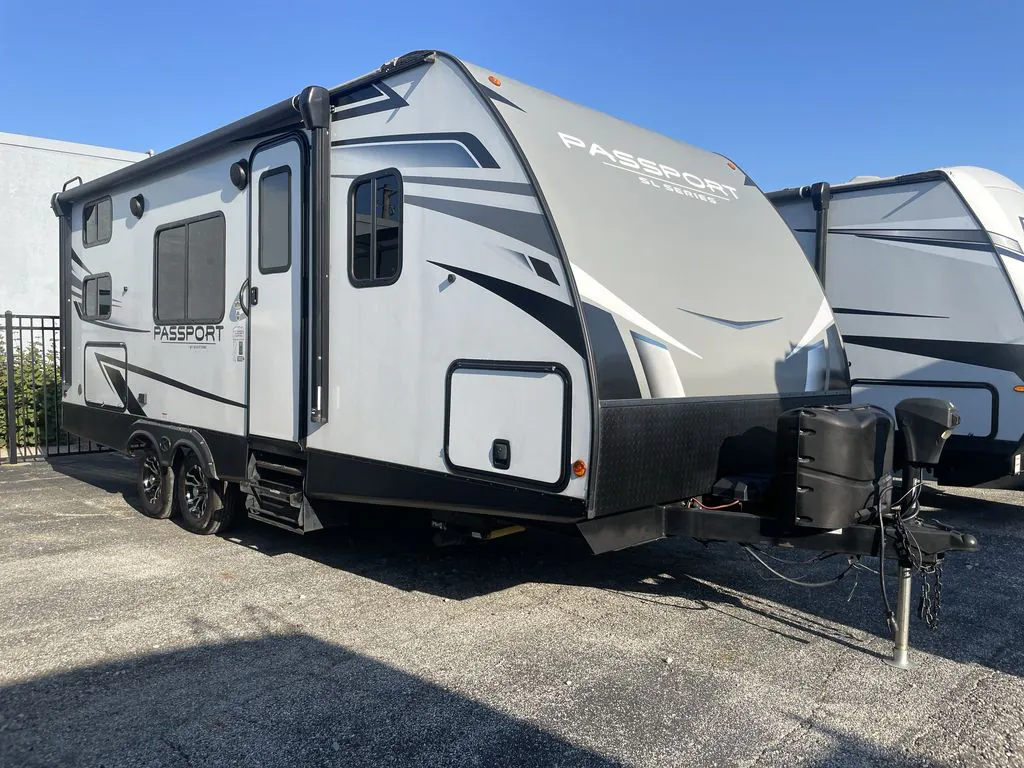 2021 Keystone Passport SL 219BH - Photo 2