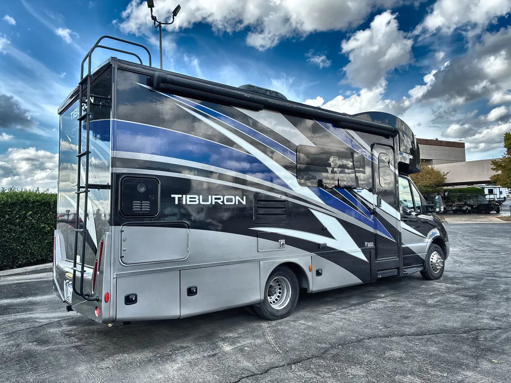 2020 Thor Motor Coach Tiburon 24FB, Photos photo 8
