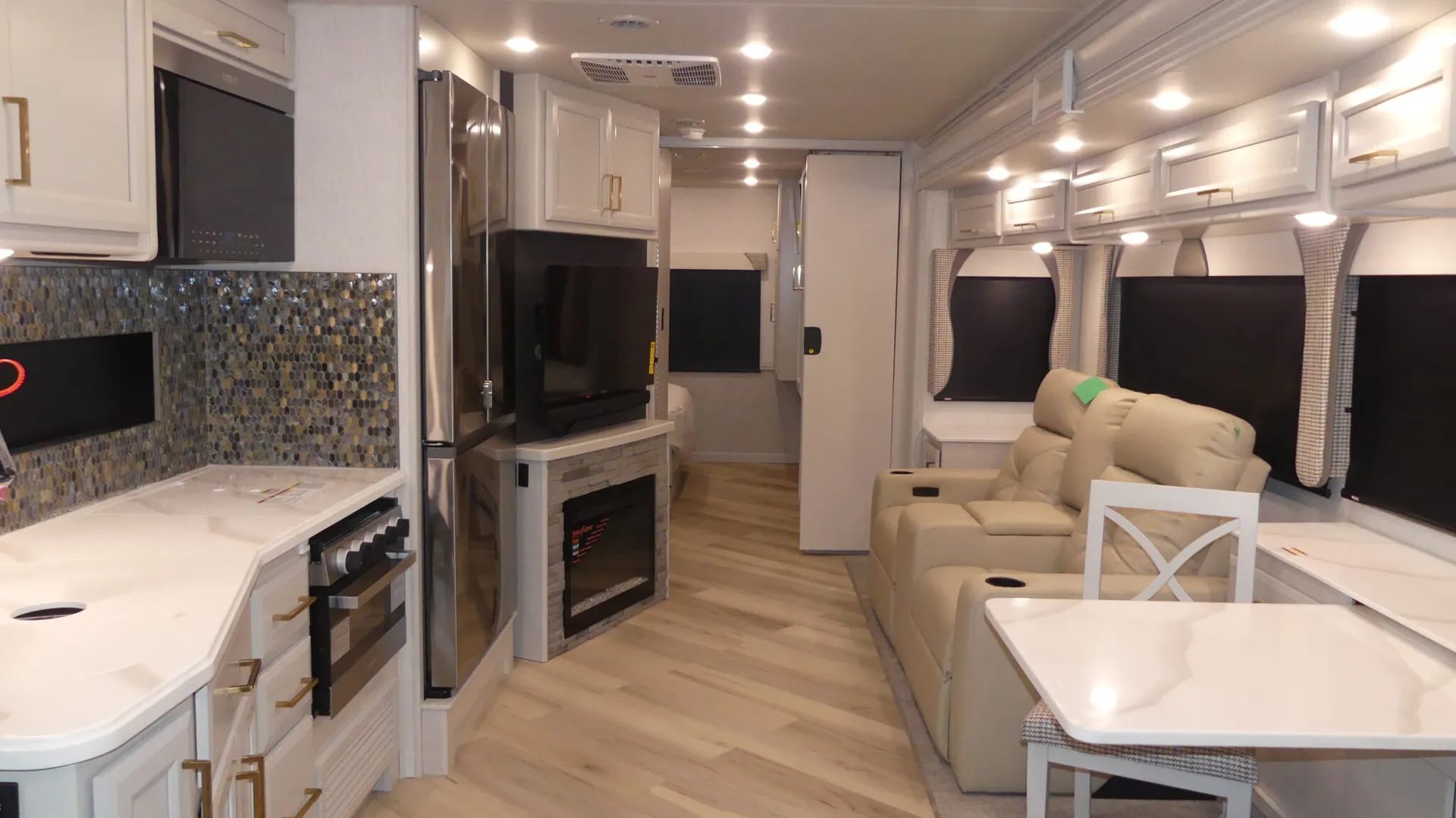 2026 Fleetwood Bounder 33C - Photo 3