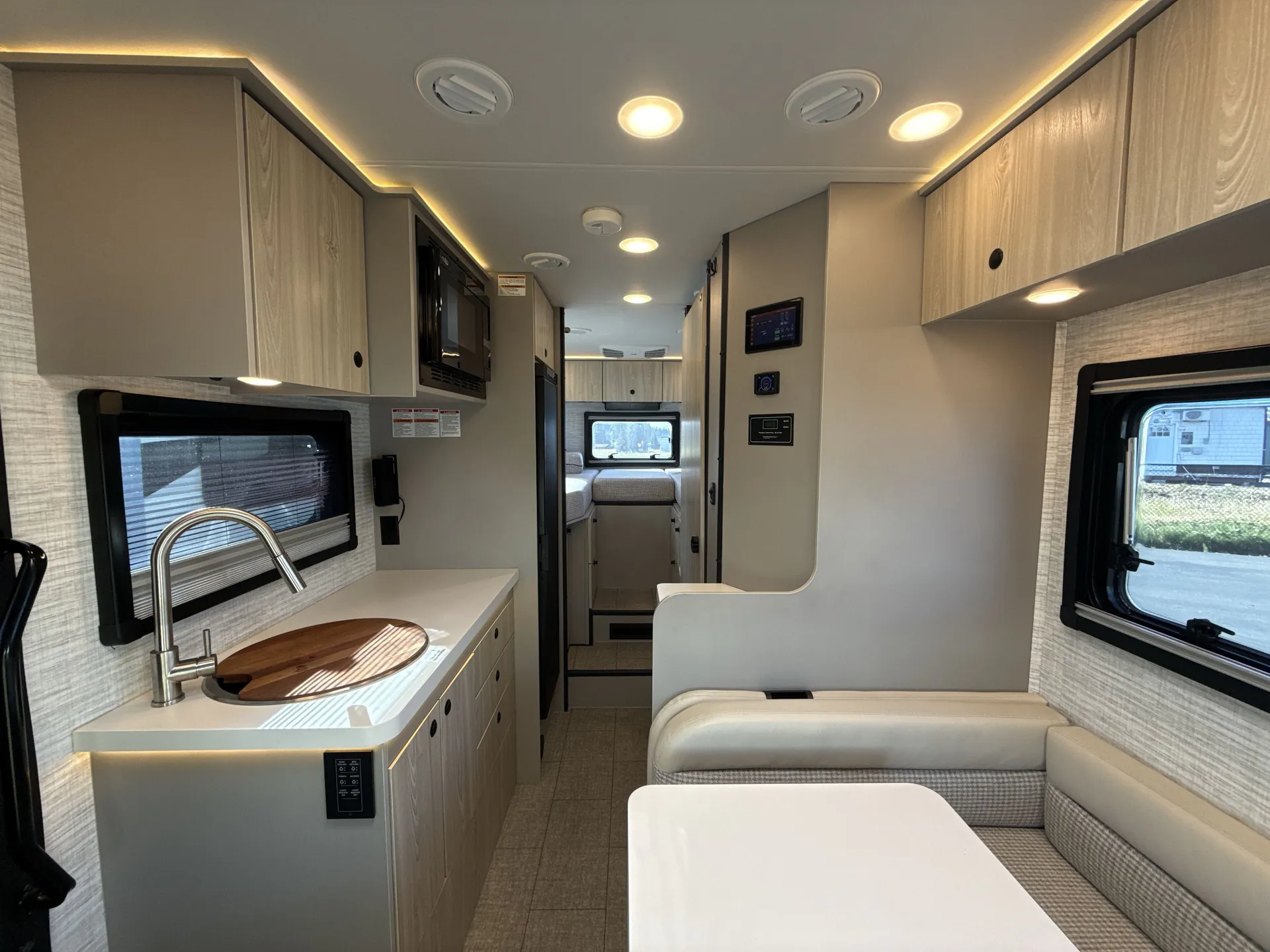 2024 Jayco Granite Ridge 22T — living area main
