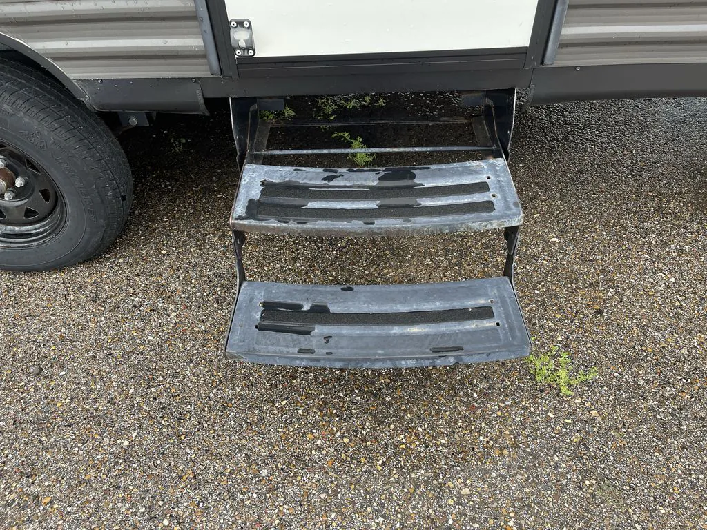 2022 Highland Ridge Light LT275RLS dealer photo 4 from Blue Compass RV