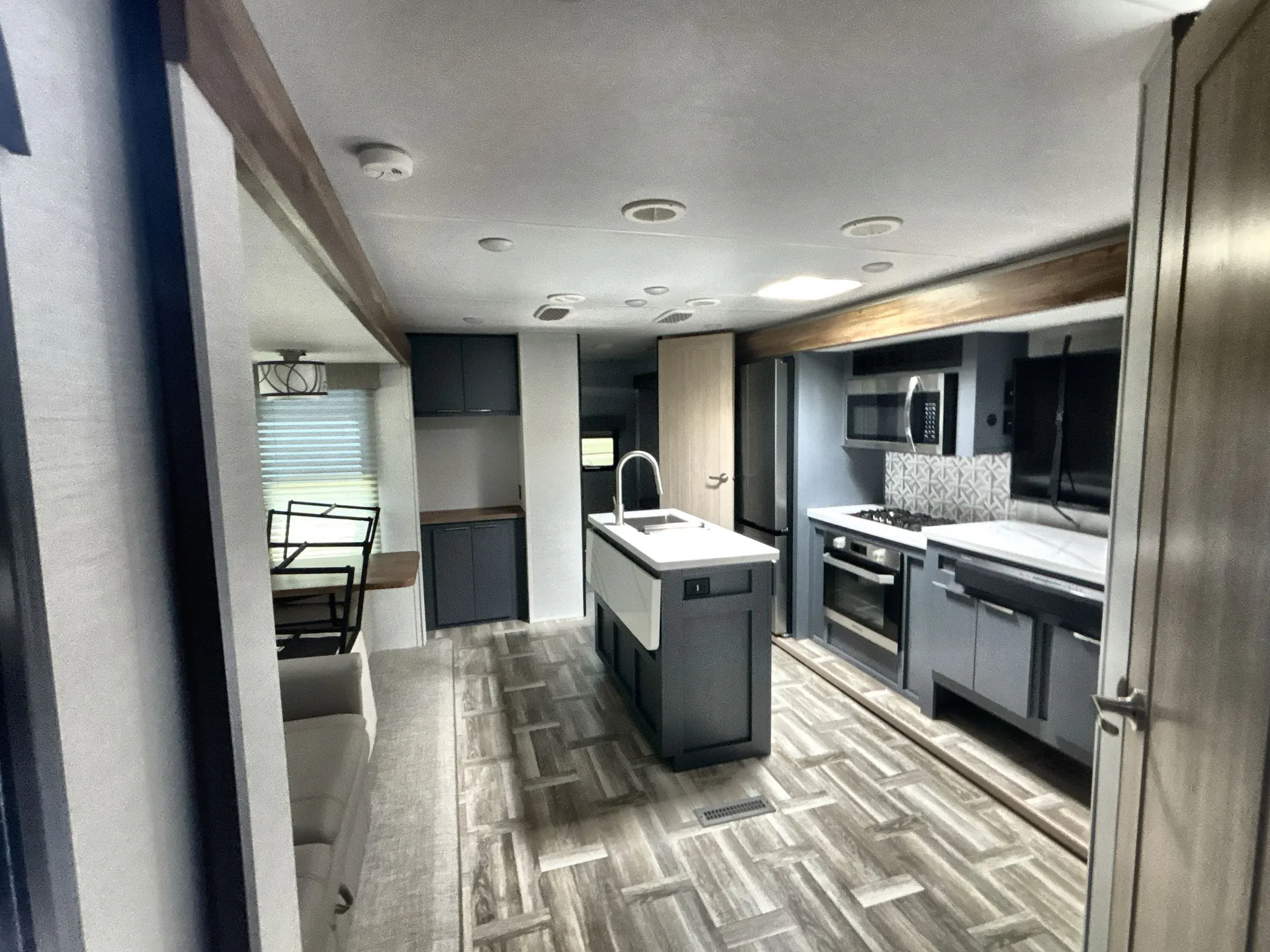 2024 Prime Time LaCrosse 3501BH — living area main