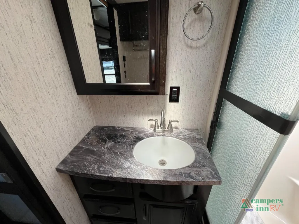 2018 Grand Design Momentum 376TH, Photos photo 30