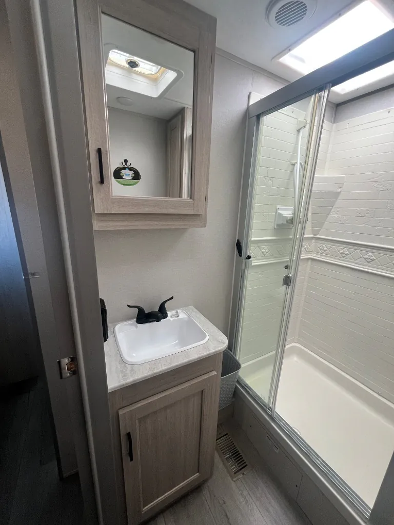 2024 Coachmen Catalina Legacy Edition 333FKTS, Photos photo 36