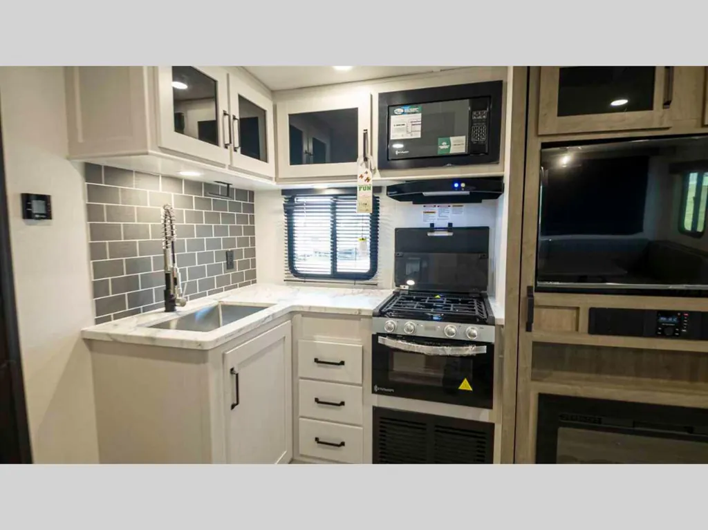 2026 Forest River Solaire 2430BHS, Photos photo 27