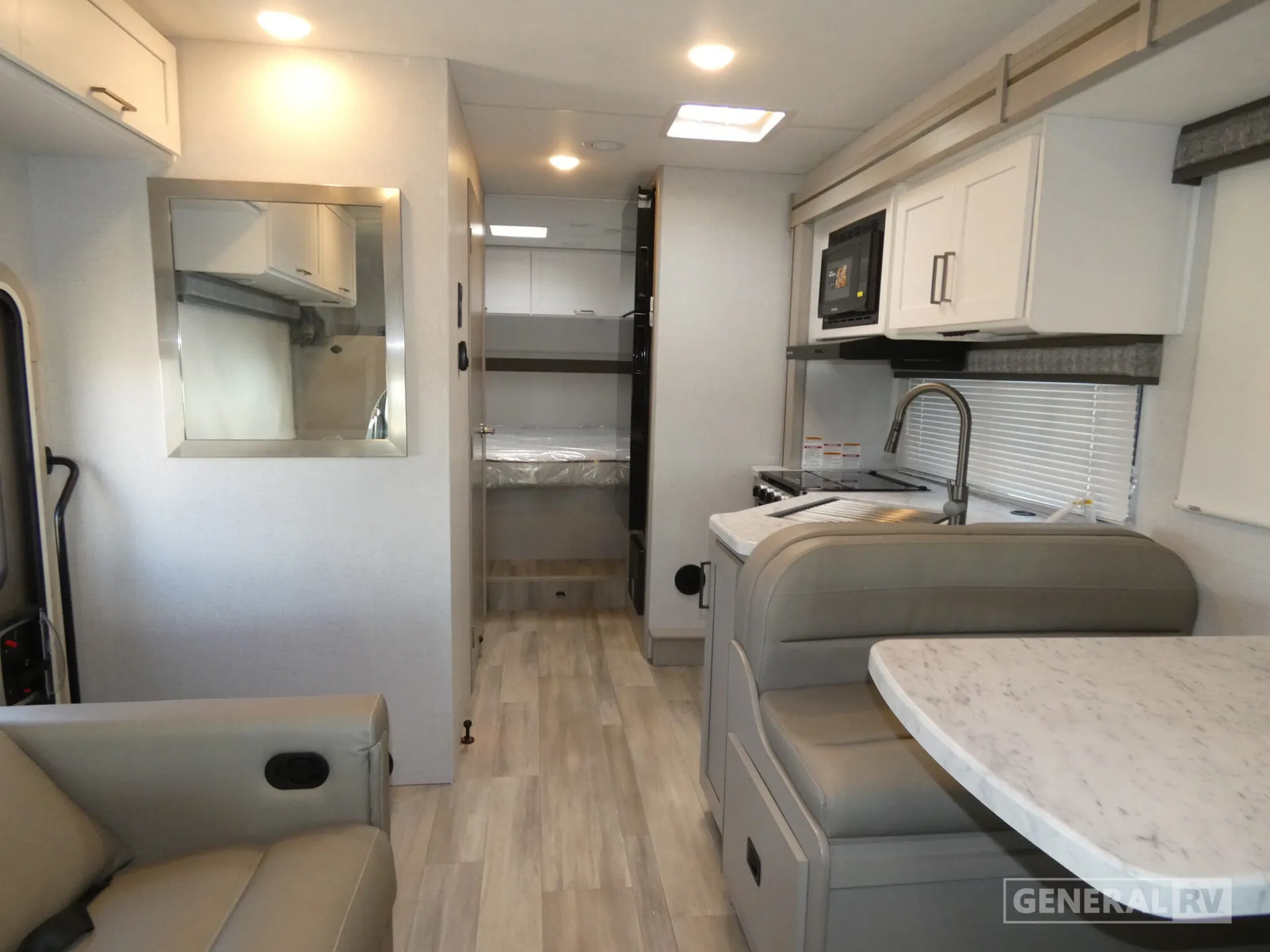 2026 Thor Motor Coach Pasadena SE SE28 - Photo 3