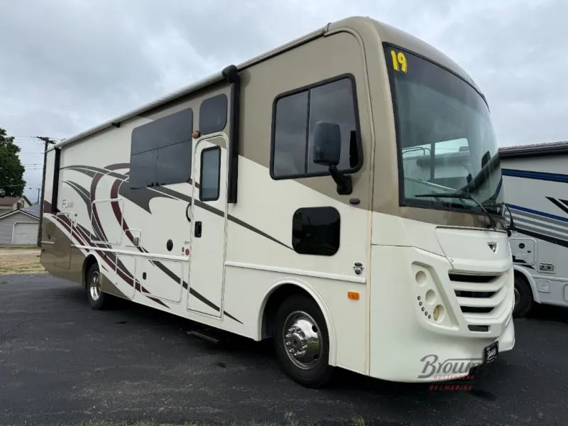 2020 Fleetwood Flair 29M - Photo 2