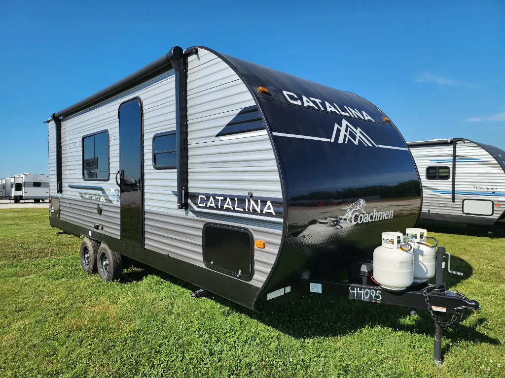 2025 Coachmen Catalina Summit Series 8 211BH - Photo 2